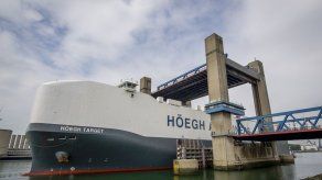 Buque portavehículos más grande del mundo atravesará el Canal de Panamá