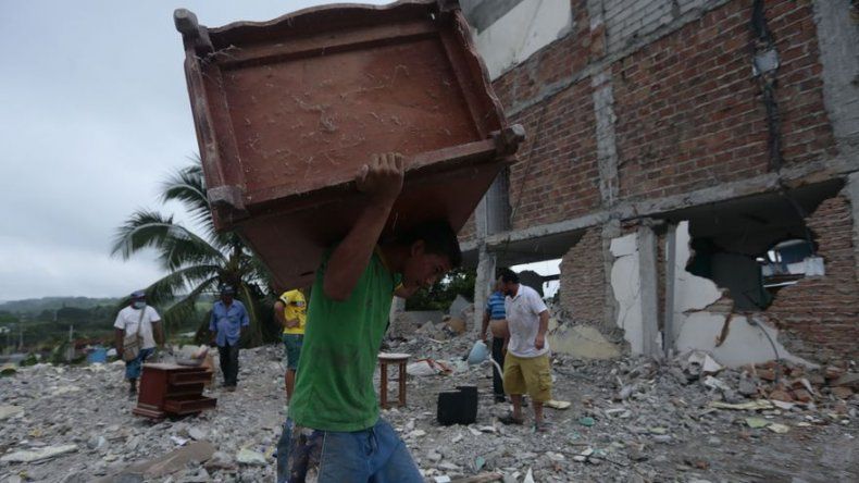 Elevan a 659 los muertos y 29.067 los albergados por terremoto en Ecuador
