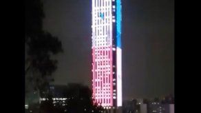 Proyectan bandera de Panamá en emblemática torre Colpatria en Colombia