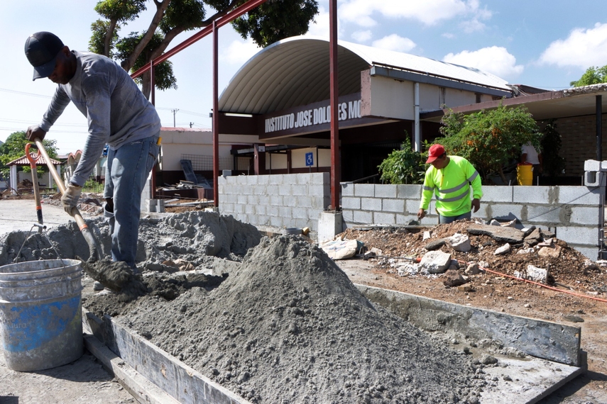 El MEDUCA informa que, las reparaciones del Colegio José Dolores Moscote cuenta con un gran avance 