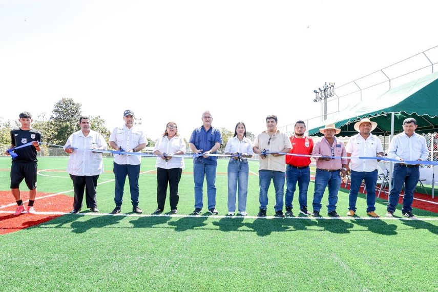 Autoridades entregan infraestructuras en Veraguas.