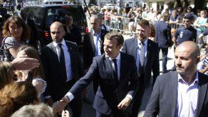 Encuestadores proyectan que Macron dominará el Parlamento
