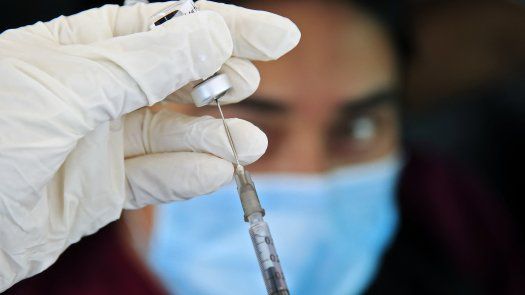Las madres lactantes vacunadas con Pfizer transmiten anticuerpos a sus hijos