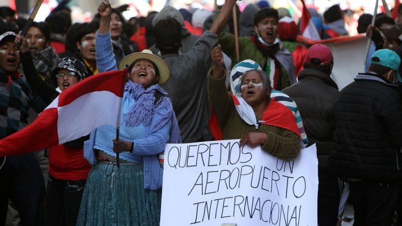 Ciudad minera mantiene paro contra gobierno de Morales