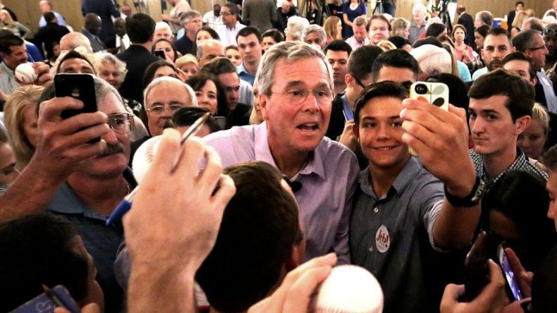 Bush dice que cortejo a minorías es integral en su campaña