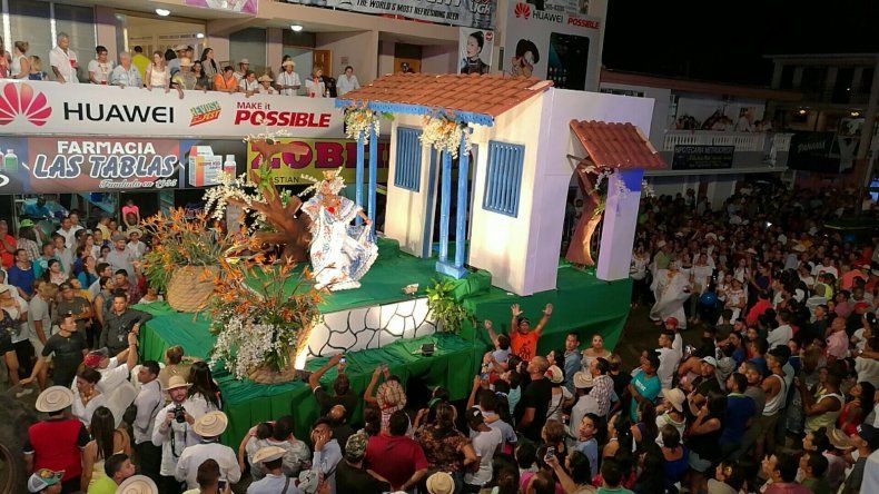 Paseo folclórico del Martes de Carnaval en Las Tablas