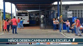Padres de familia denuncian pésimo estado de la vía cerca de la Escuela Nicolle Garay