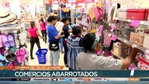 Ciudadanos realizan compras del Día de la Madre en Panamá Oeste