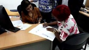 Mariela Acosta, madre que sacó a sus hijos de la protesta en Colón, fue nombrada en el Mitradel Mariela Acosta, madre que sacó a sus hijos de la protesta en Colón, fue nombrada en el Mitradel