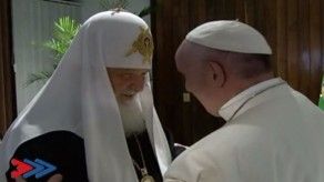 El papa y el patriarca ruso Kiril se abrazaron en encuentro histórico