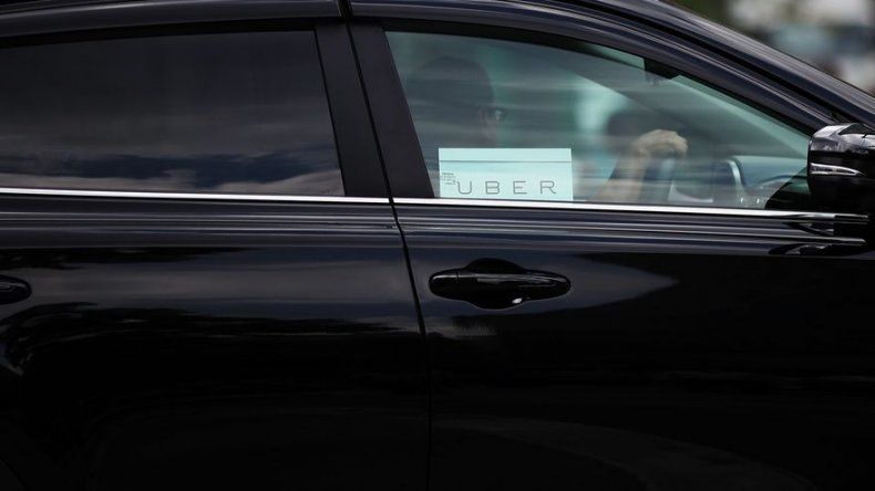 Bebe nace en asiento trasero de auto Uber en túnel Lincoln