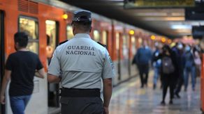 Presencia de la Guardia Nacional en las instalaciones del metro de Ciudad de México.