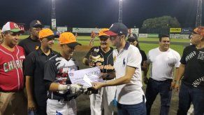 Adrian Montero logra nuevo récord de imparables en el Béisbol Juvenil