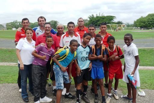 Clubes de LPF dan clínicas de fútbol en Cruzada Juvenil por la Paz