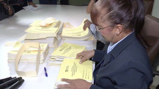 Independientes a contrarreloj para la recolección de firmas de respaldo