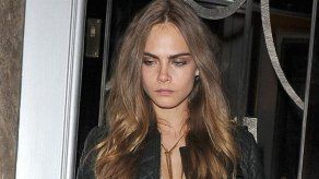 Cara Delevingne no quiere que le pidan selfis en el baño