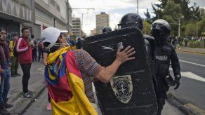 Reabrirán escuelas pero vías siguen bloqueadas en Ecuador por alza de combustibles Reabrirán escuelas pero vías siguen bloqueadas en Ecuador por alza de combustibles