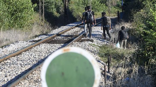 Según la policía, la ruta balcánica de migrantes a través de Macedonia del Norte se ha vuelto cada vez más concurrida tras el levantamiento de las restricciones de viaje impuestas a causa de la pandemia de COVID-19.