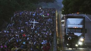 Las autoridades estadounidenses están deteniendo a los migrantes que cruzan la frontera con México con más frecuencia que en cualquier otro momento en aproximadamente dos décadas.&nbsp;
