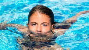¿Ojos rojos en la piscina? No es cloro
