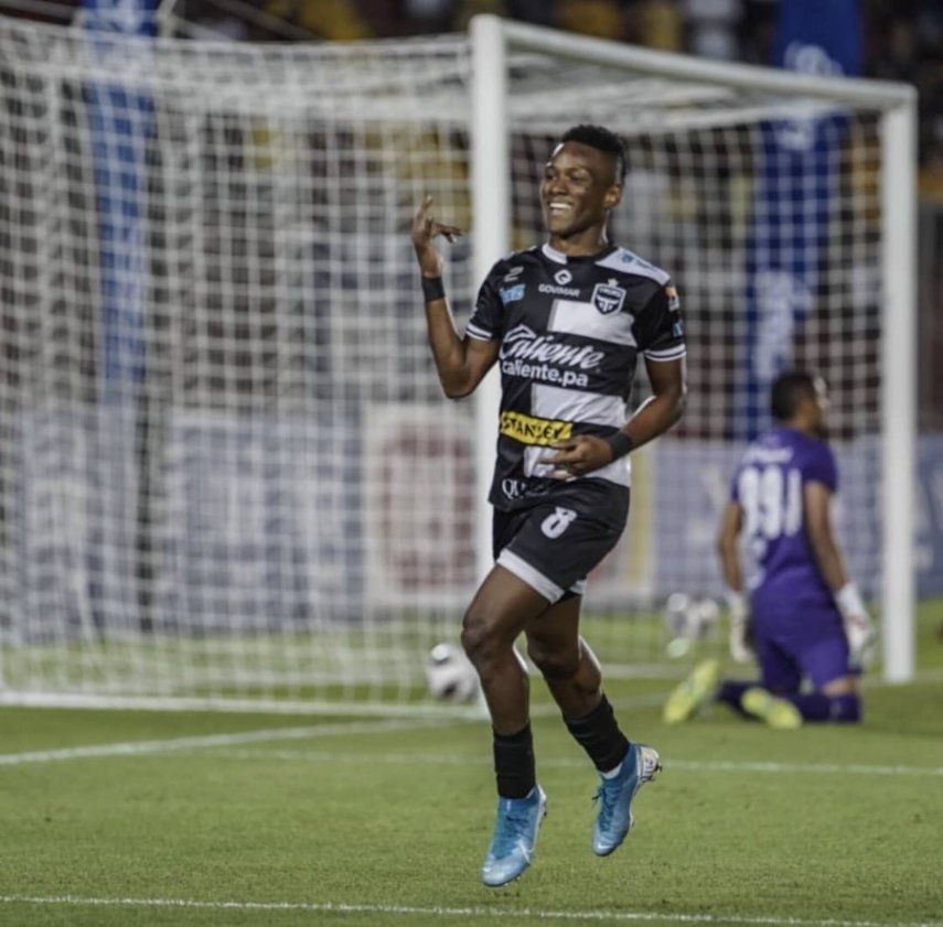 El panameño Víctor Medina fichó por el Saprissa en Costa Rica