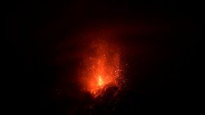 Volcán de Fuego entra en erupción en Guatemala