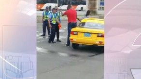 Taxista fue multado por agredir a inspector de tránsito Taxista fue multado por agredir a inspector de tránsito