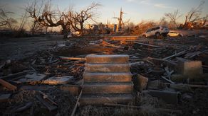 Cuatro tornados azotaron Kentucky en total, incluyendo uno con un trazo extraordinariamente largo de aproximadamente 322 kilómetros.