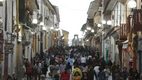 La propuesta de adelanto electoral no consiguió votos suficientes la semana pasada debido a la abstención de los parlamentarios izquierdistas, que condicionaron su apoyo a una promesa de que se formara una asamblea constitucional para reformar la carta magna peruana.