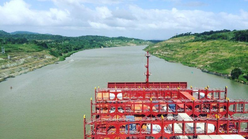 Buque Valparaíso Express con capacidad de 10,500 TEUs realizó tránsito por el Canal