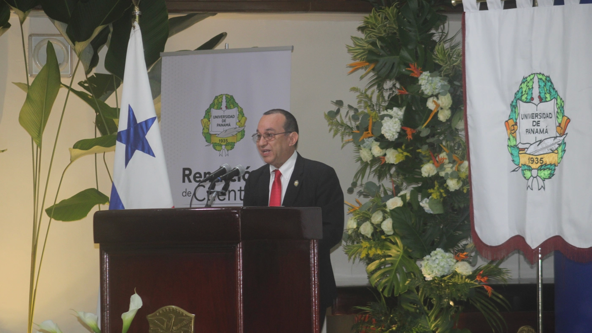 Rector Flores: Costo De La Matrícula De La Universidad De Panamá No Se ...