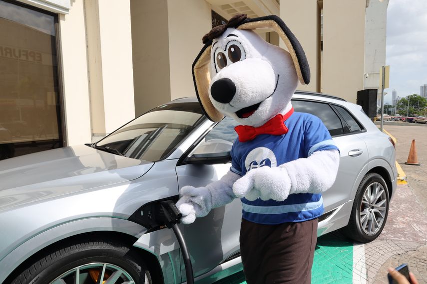 Caja de Ahorros fue el primer banco de la plaza en financiar autos eléctricos e híbridos.