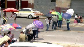 Afectados por dietilenglicol protestan por medicamentos y aumento en pensión