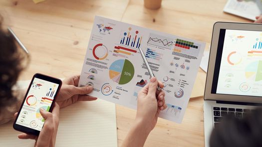 El 71% de los CMO encuestados por LLYC cuenta ya con especialistas en sus equipos paraanalizar datos.