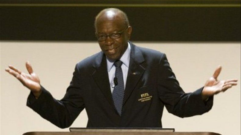 Warner denuncia que la FIFA le vendió por un dólar derechos de TV