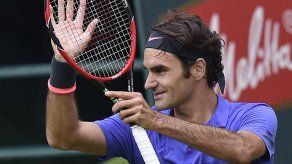 Federer avanza a su décima final en Halle