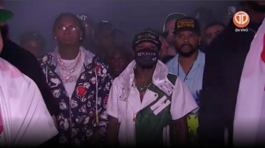 Así fue el impactante ingreso de Floyd Mayweather al ring