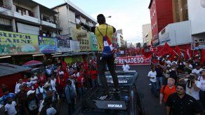 Ministro Henríquez pide independencia y objetividad a medios