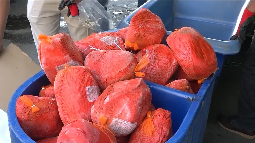 Jamones ofrecidos por el IMA a un bajo precio para el público