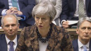 Theresa May volverá a negociar con Bruselas sobre la frontera irlandesa