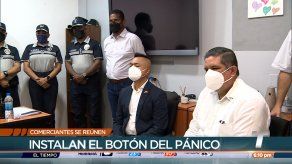 Comerciantes asiáticos se reúnen Comerciantes asiáticos se reúnen