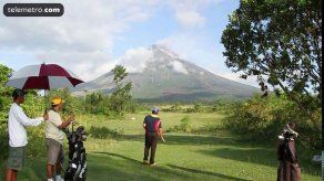 Miles de personas huyen de un volcán en Filipinas