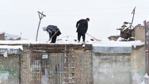 Aumentan a 108 los muertos por el temporal de nieve en Afganistán