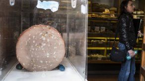 Un propietario de una carnicería pide en un cartel que por favor no le roben más