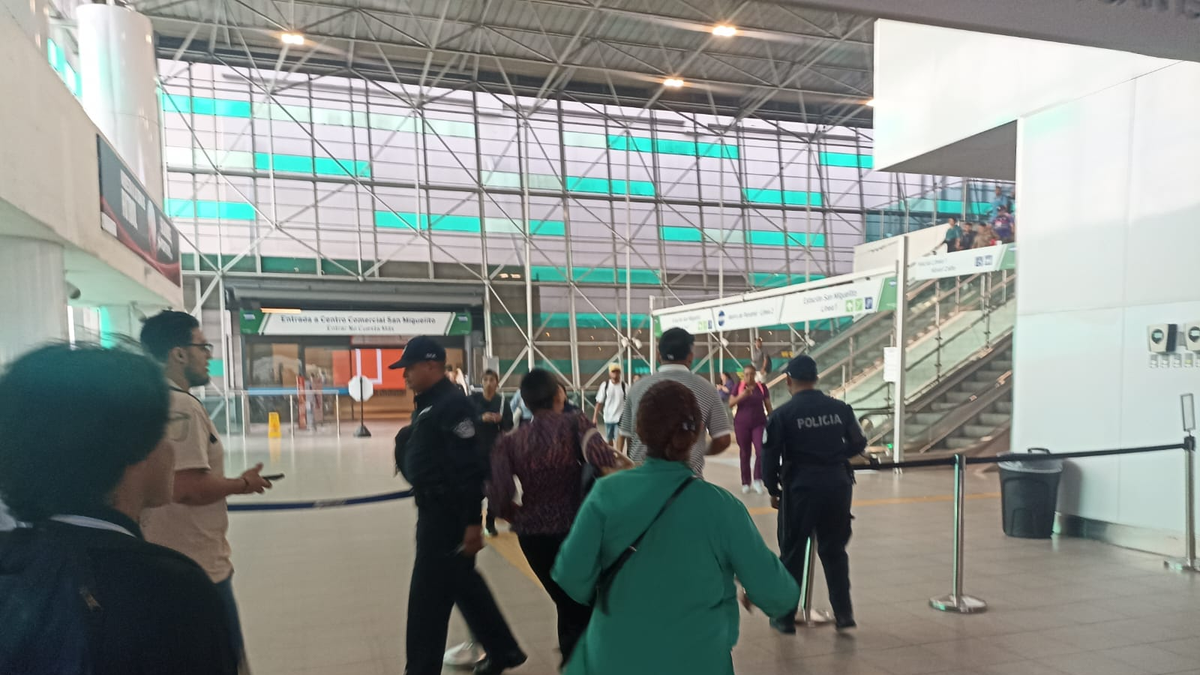 Metro de Panamá cierra momentáneamente acceso a Línea 1 en San Miguelito por aumento de usuarios Metro de Panamá cierra momentáneamente acceso a Línea 1 en San Miguelito por aumento de usuarios