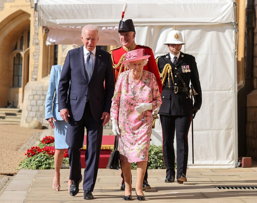 Joseph Biden y la reina Isabel II.