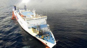 El barco incendiado en San Juan será remolcado a puerto sin daños en el casco