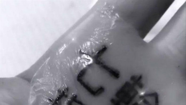 Ariana Grande corrige su último tatuaje en japonés