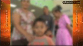 Niño mantiene un clavo en su estómago