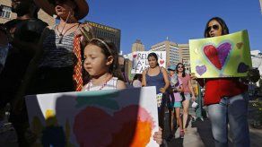 ONG confirma que tribunales de Texas ya no están separando familias migrantes